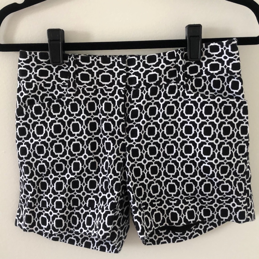 WHBM 4” 00 Black and White Shorts
